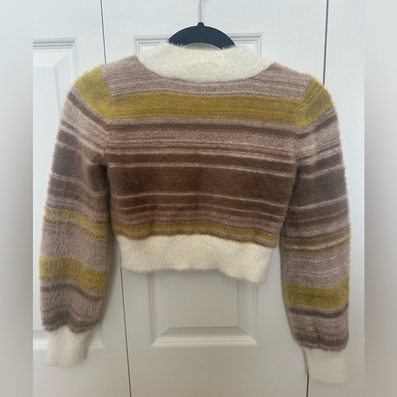 Aritzia Sunday Best kitten v-neck sweater - Picture 3 of 5